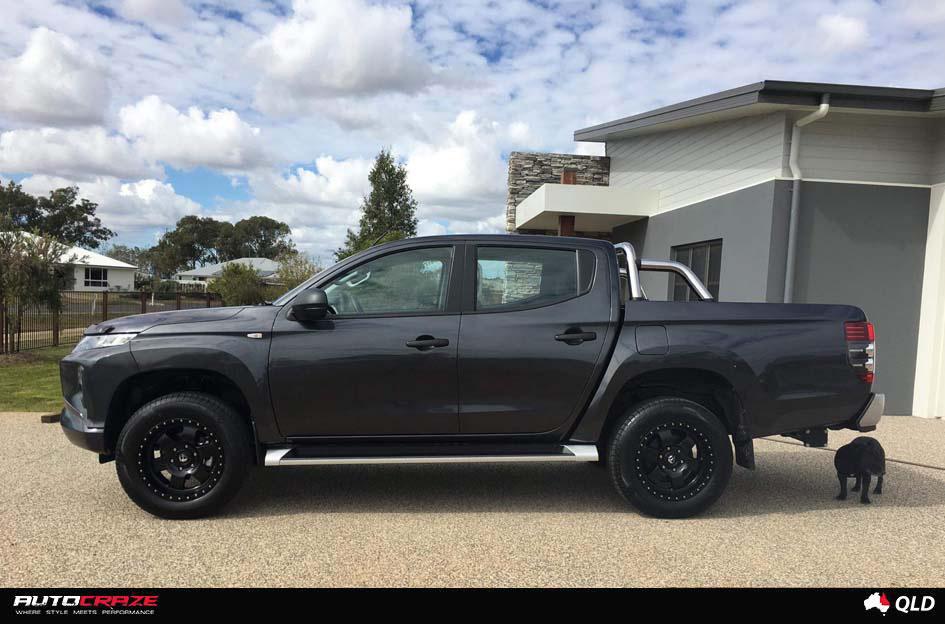 MITSUBISHI TRITON PODIUM SATIN BLACK 
